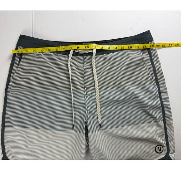 Vuori Cruise Board Shorts - Smoke Wave Stripe - Size 34 - Picture 4 of 10